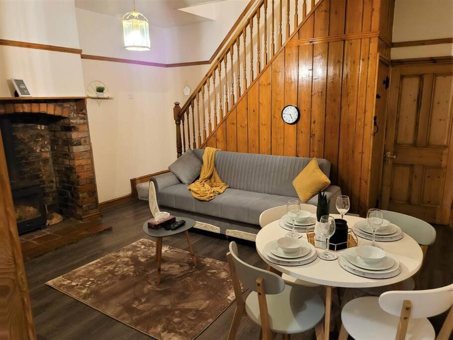 Nice 4-Bedroom Vacation Home With Indoor Fireplace ウェリントン エクステリア 写真