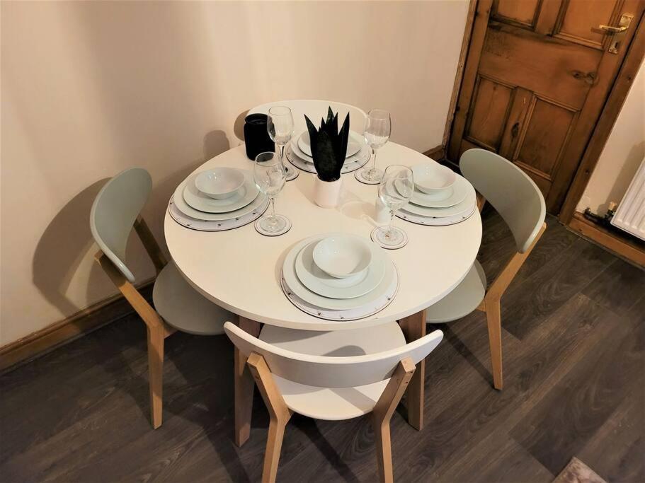 Nice 4-Bedroom Vacation Home With Indoor Fireplace ウェリントン エクステリア 写真