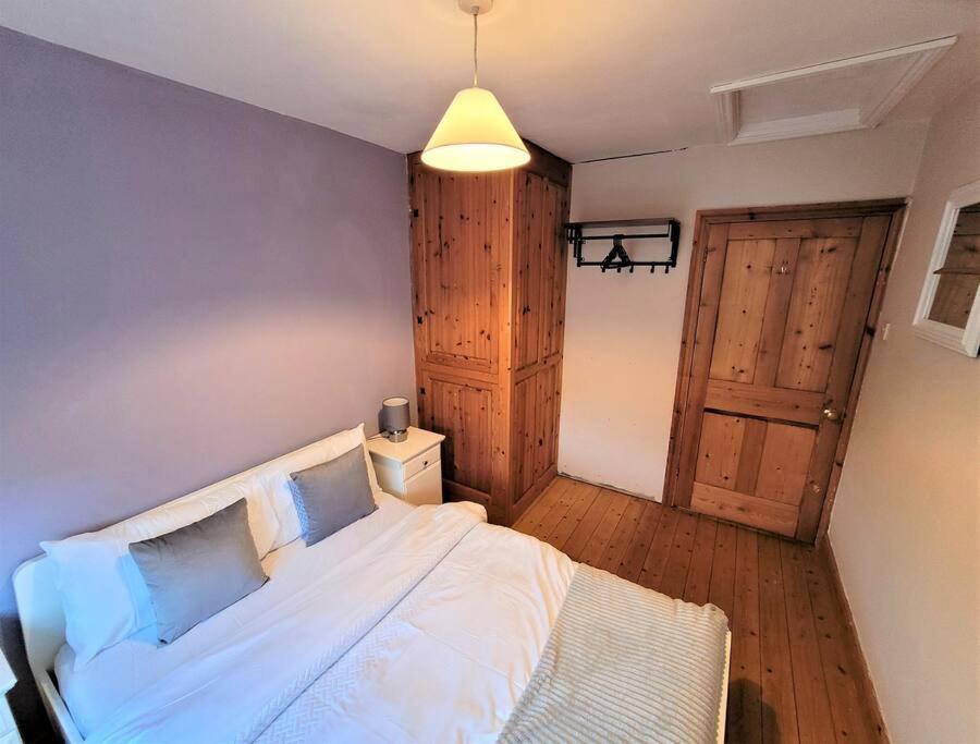 Nice 4-Bedroom Vacation Home With Indoor Fireplace ウェリントン エクステリア 写真