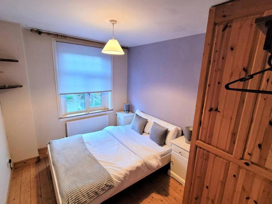 Nice 4-Bedroom Vacation Home With Indoor Fireplace ウェリントン エクステリア 写真