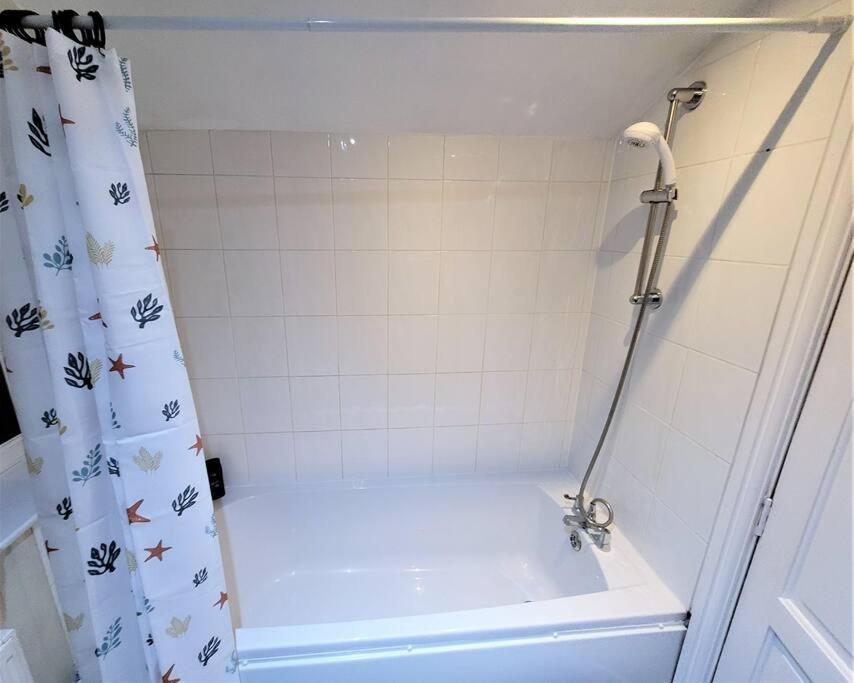 Nice 4-Bedroom Vacation Home With Indoor Fireplace ウェリントン エクステリア 写真