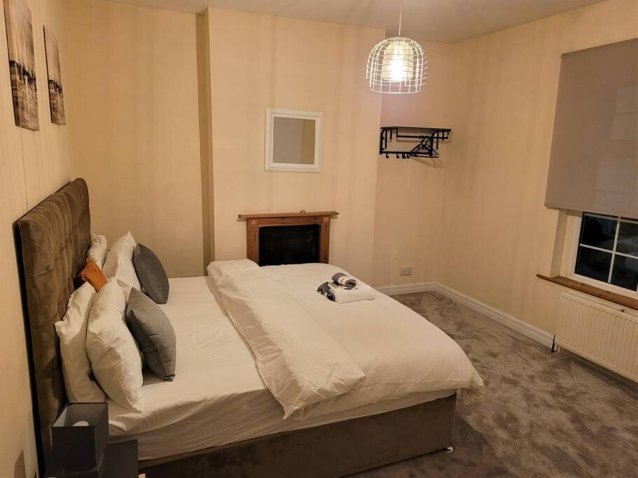 Nice 4-Bedroom Vacation Home With Indoor Fireplace ウェリントン エクステリア 写真