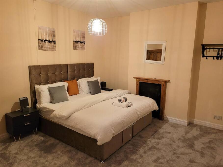 Nice 4-Bedroom Vacation Home With Indoor Fireplace ウェリントン エクステリア 写真